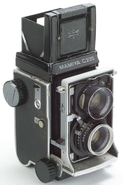 http://www.tlr-cameras.com/japanese/slides/8.%20Mamiya%20C220%20(2).JPG